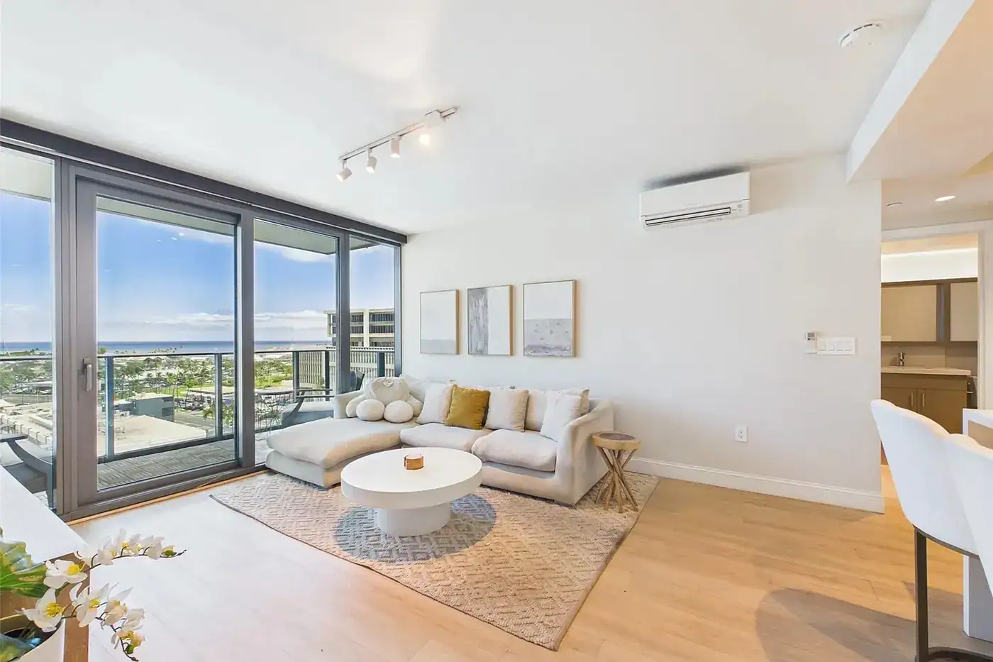 Condo in Kakaako, sold by Devin Hammack